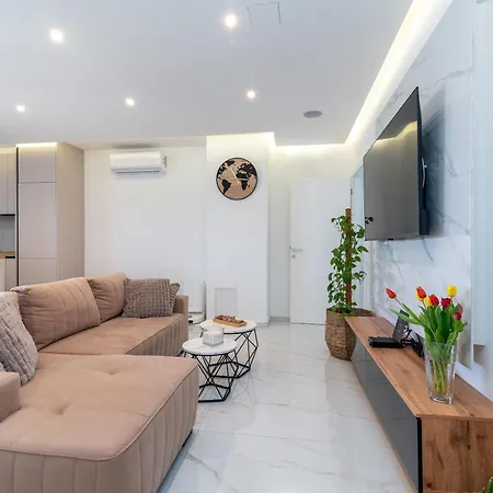 Lazure Serenity Apartman *